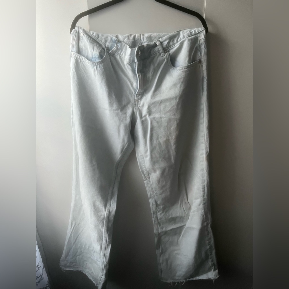 Low rise baggy jean